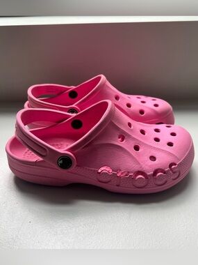 CROCS Women’s Size 6 Classic Clog in Hot Pink